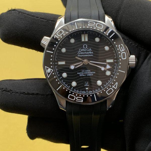 Omega Seamaster Diver 300m Black Ceramic Dial Automatic Men's Watch Rubber Strap